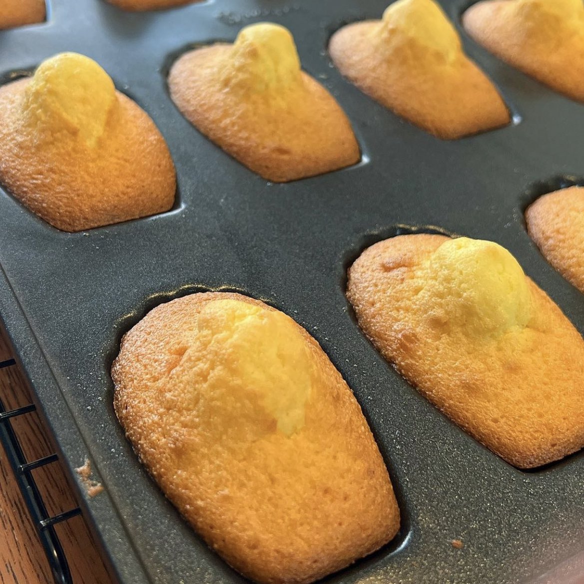 wendysnon's tweet photo. i'm sending positive vibes your way for a productive morning! sunday is baking day! i really enjoy baking cakes because i find that it helps me relax and lets me let go of anxiety while i'm doing it! What activities do you have planned for the beginning of this gloriously Sunday? https://t.co/CPazCpdxKk