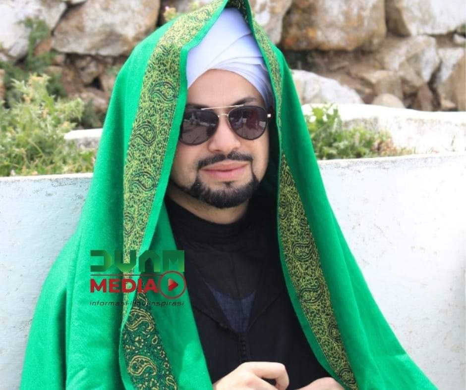 farhanzulkefly's tweet photo. Isu kita dengan mamat ni sebenarnya bukan nak buktikan sama ada dia keturunan Nabi atau tidak. Isunya, kalau dia keturunan Nabi pun, so what?

Allah tak pernah kata semua keturunan Nabi mesti baik kan. Kalau dia cicit Nabi pun, dia ada tendency untuk perangai babi. https://t.co/TlzP2xa3JX