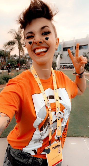 Day 2 🖤 #TwitchCon2022 https://t.co/taDaagJ7d2<a href="/tag/twitchcon2022"class="tags">#TwitchCon2022</a>