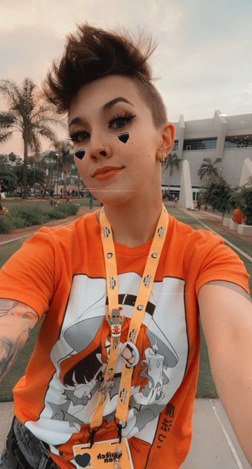 Day 2 🖤 #TwitchCon2022 https://t.co/taDaagJ7d2<a href="/tag/twitchcon2022"class="tags">#TwitchCon2022</a>