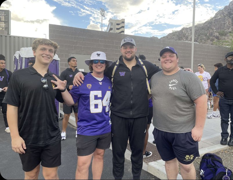 A small Vikes reunion in Tempe watching Gaard and the Huskies play at ASU!
