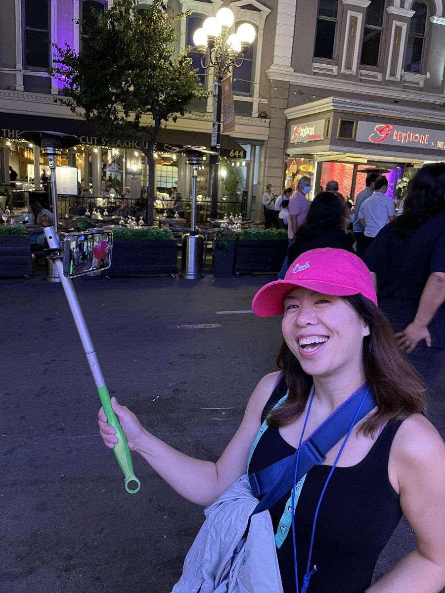 jamonitmack's tweet photo. @jennyjustrocks made a selfie stick out of swiffer. https://t.co/yUClbGuuP3