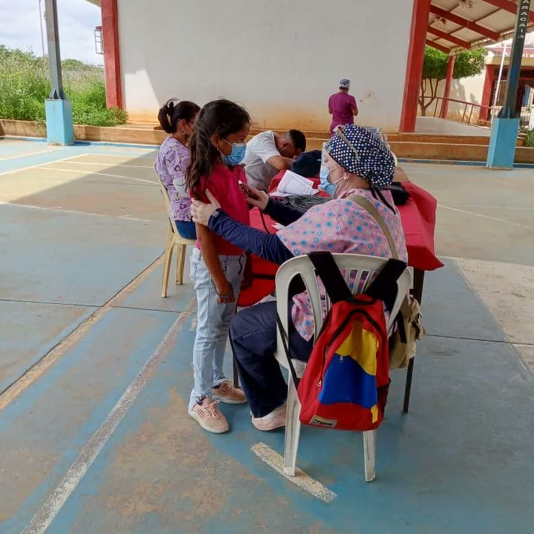 ceup_zulia's tweet photo. mental, de prevención, salud integral, jornada de vacunación, atenciones de casos; conversatorio entre niños, niñas y adolescentes, padres y representantes con temas de interés educativos; https://t.co/zXLLfpVrTH