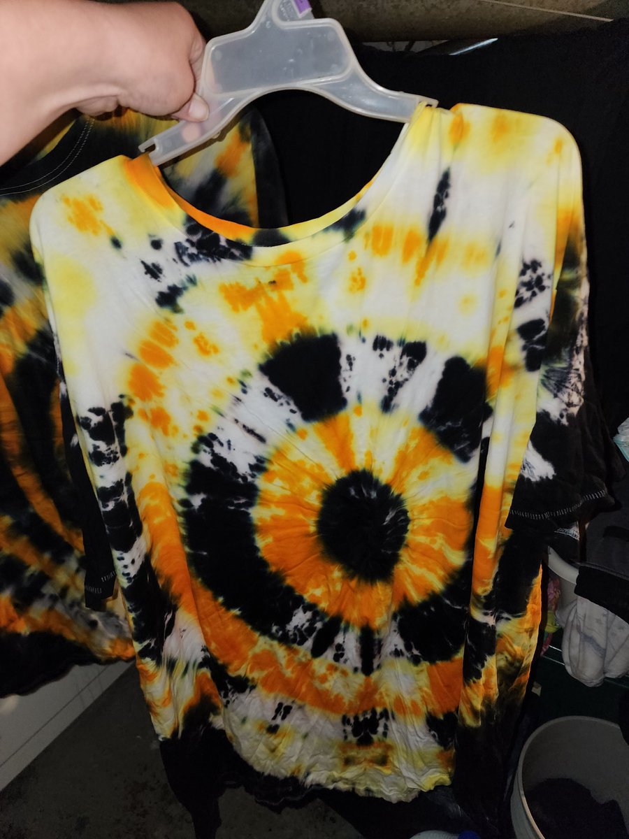 Vicksburgh88's tweet photo. @SnoopDogg been dabbling in steelers colored tie dye. Maybe I could interest you in one. Or even @wizkhalifa https://t.co/JiVynPvaZl