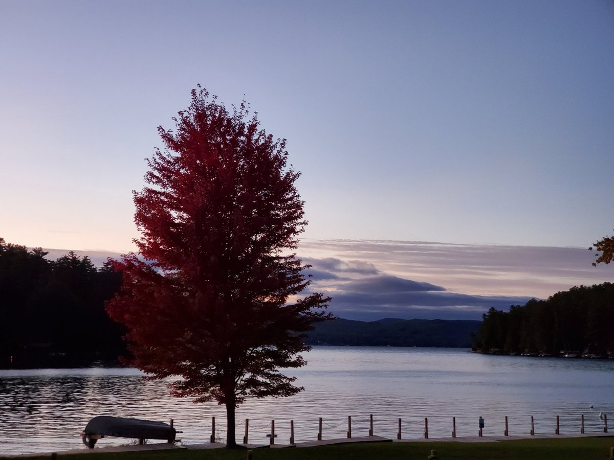 DunhamsBay's tweet photo. There's a definite October vibe in Lake George this weekend!

#octobervibes #october #fall #nylovesfall #iloveny #ispyny #roamtheempire #upstateny #upstatenewyork #adk #adirondacks #adklife #warrencounty #warrencountyny #lakegeorge #lakegeorge365 #lakelife #mylgarea https://t.co/b3gqPJRkoE