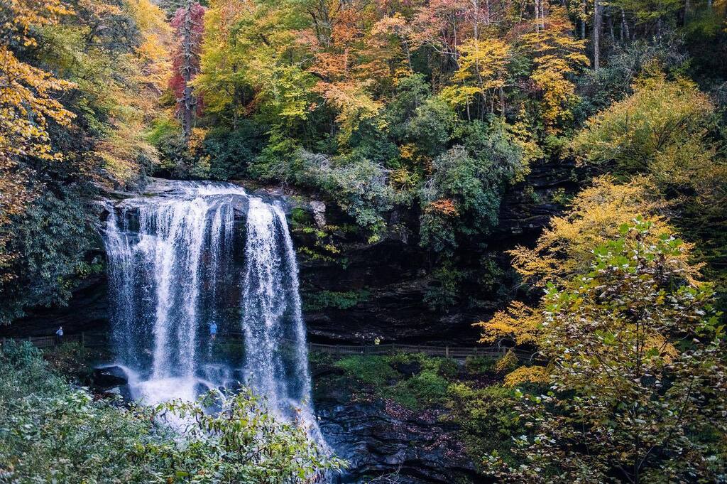 Dry Falls | Nantahala National Forest | North Carolina instagr.am/p/CjeV6gVMpYB/