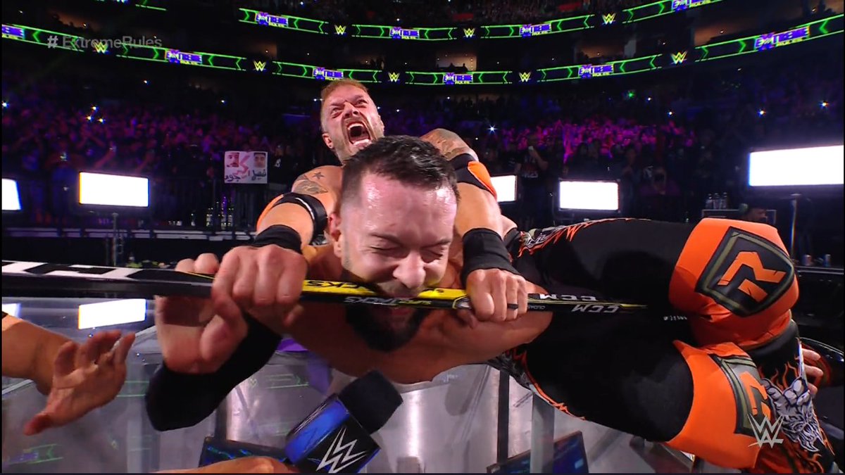 BulletClubIta's tweet photo. These damn canadians #ExtremeRules https://t.co/9Y977agZHs