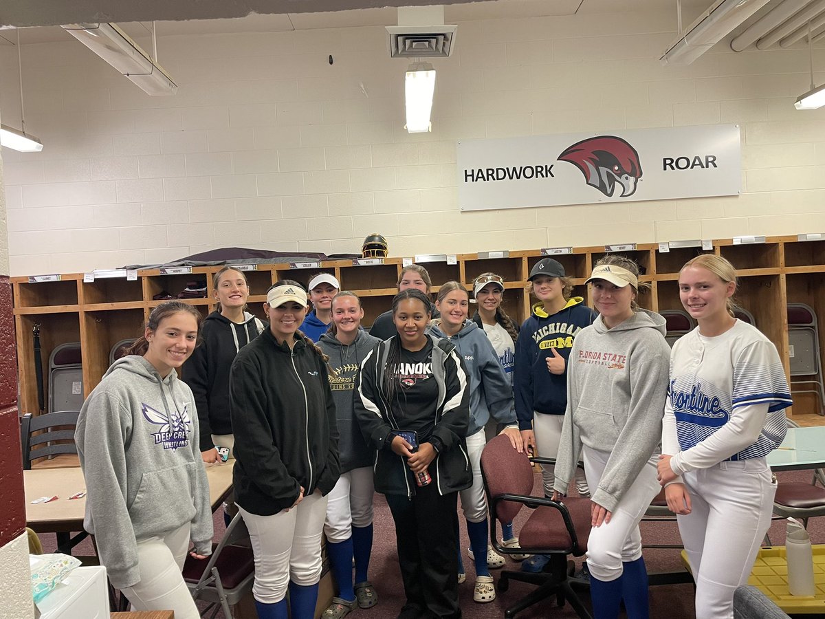Frontlinesb's tweet photo. Toured @RoanokeSoftball today with Janae Henry. Lovely campus with lots of stuff going on this time of year. #ThankYouJanae https://t.co/TQXivxPfeK