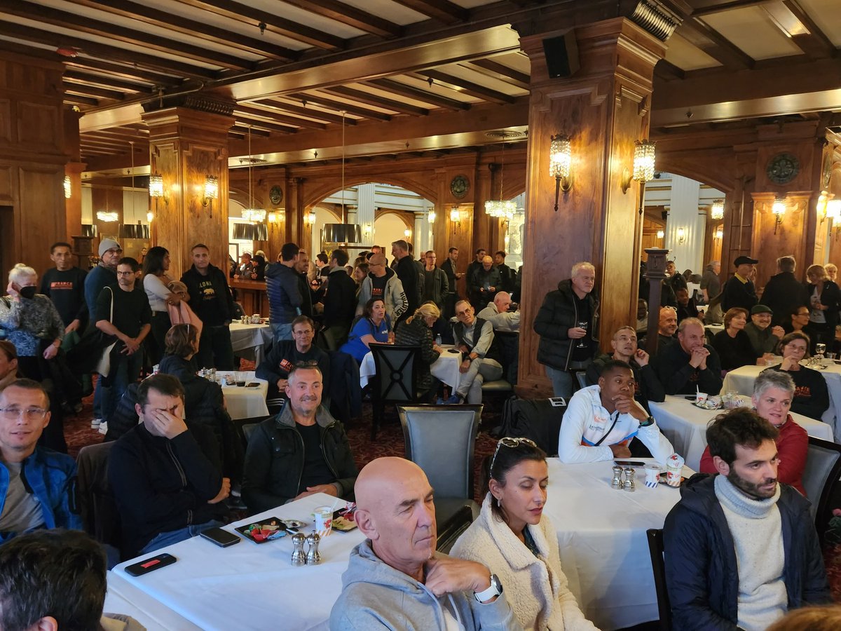 After 2 years of absence the French runners are back in force to Chicago for the 44th <a href="/ChiMarathon/">Chicago Marathon</a>. 907 registered under the 🇫🇷 flag, a record! Glad to welcome them w/ Paris Chicago #SisterCities at the Chestnut Room for an evening of conviviality. A tous, bonne chance dimanche !