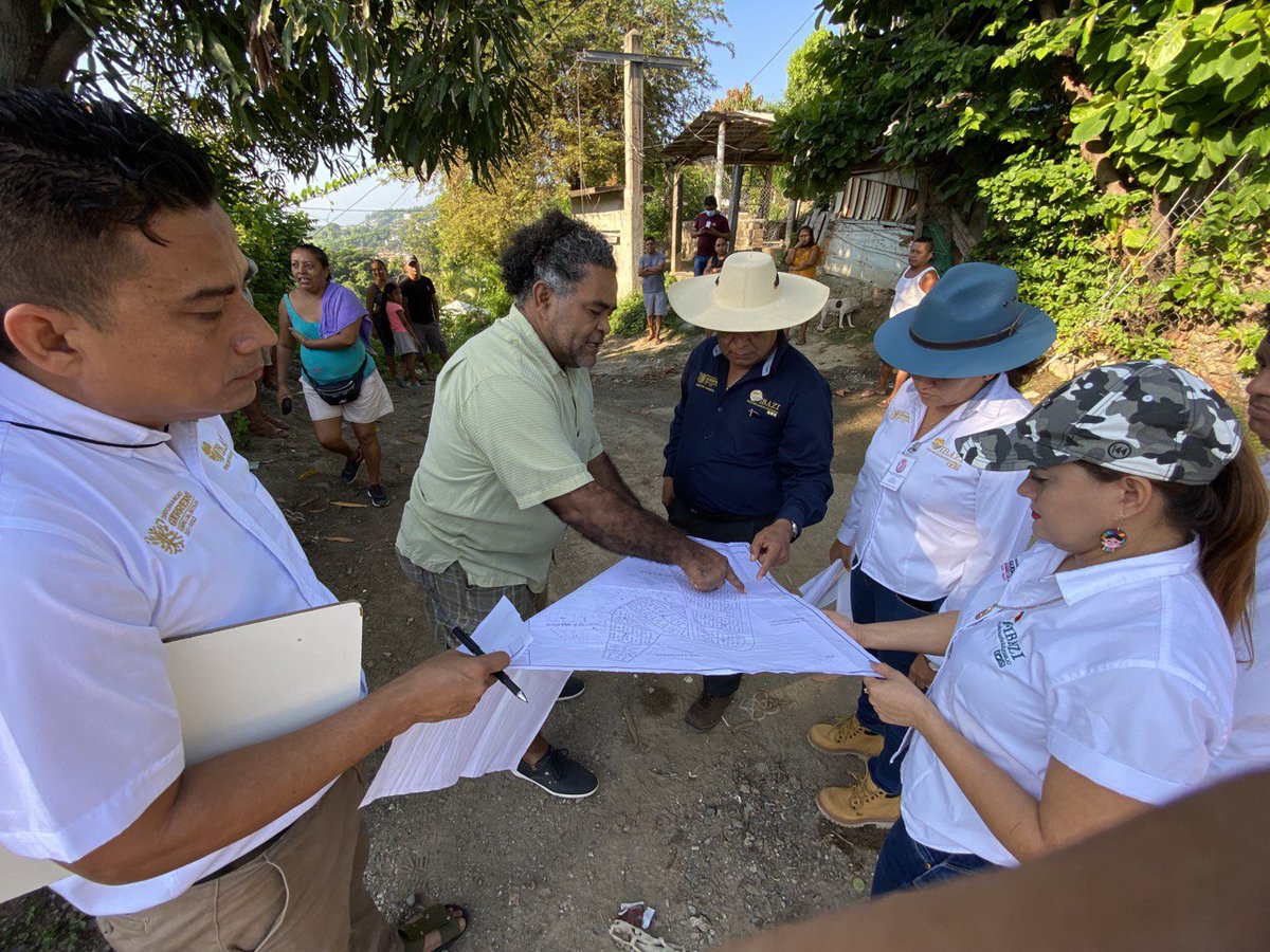 FIBAZI's tweet photo. GESTIONA FIBAZI ANTE LA GOBERNADORA EVELYN SALGADO EL PROGRAMA DE ESCRITURACIÓN A BAJO COSTO
* Este sábado una brigada del Fibazi, presidida por el Dr. Morelos Martínez, visitó la colonia Azteca.
https://t.co/uGLi8QgaTo https://t.co/v3oKoVcMvD