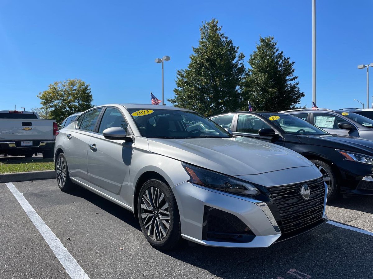 BanisterNissan's tweet photo. The 2023 #Altima just dropped🔥👀 Available for test drive!
#NissanAltima #norfolk #Virginia #HamptonRoads #newnissan #newcar #2023Nissan #orf #fyp #va #dealership #silvercar #sedan https://t.co/cyedn5l8O5