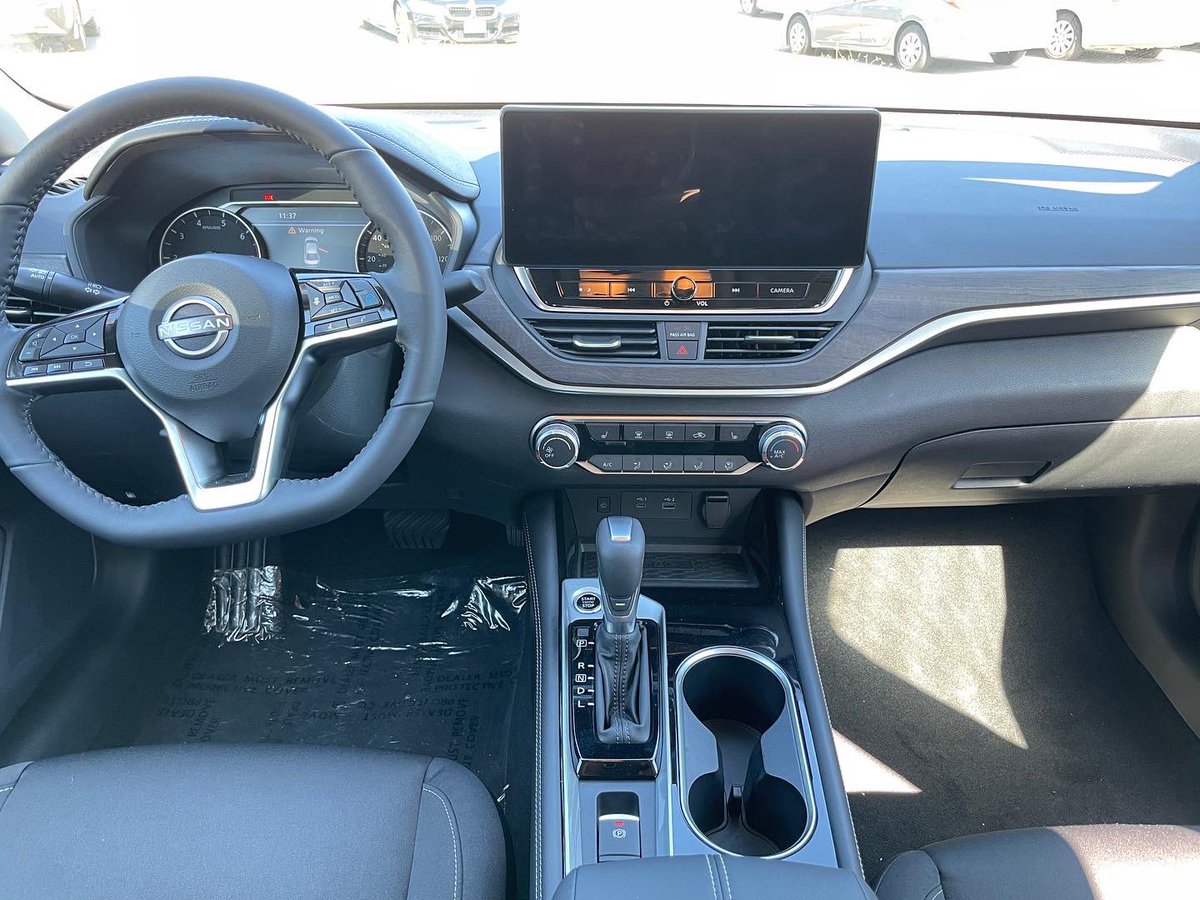 BanisterNissan's tweet photo. The 2023 #Altima just dropped🔥👀 Available for test drive!
#NissanAltima #norfolk #Virginia #HamptonRoads #newnissan #newcar #2023Nissan #orf #fyp #va #dealership #silvercar #sedan https://t.co/cyedn5l8O5