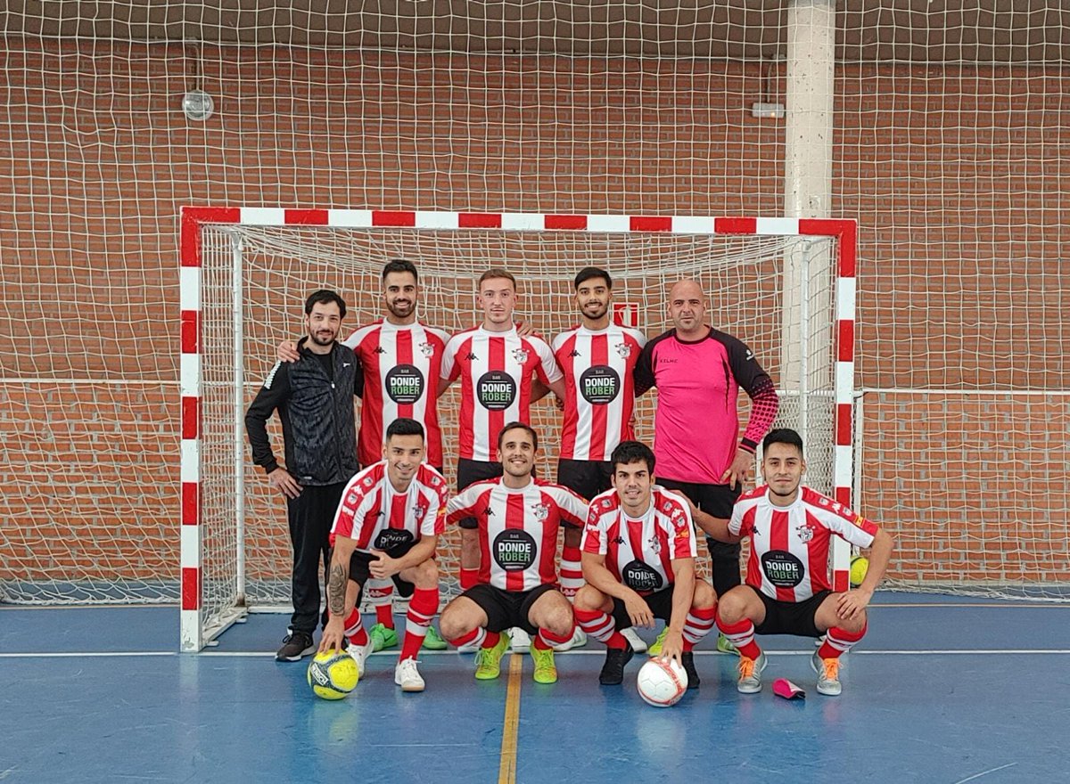 Nuestros chicos de tercera división sala,debutaron hoy en reinosa contra el C.D NAVAL,mucho ánimo que esto acaba de empezar.AUPA MONTAÑA 🟥⬜️🟥⬜️🟥!!!
