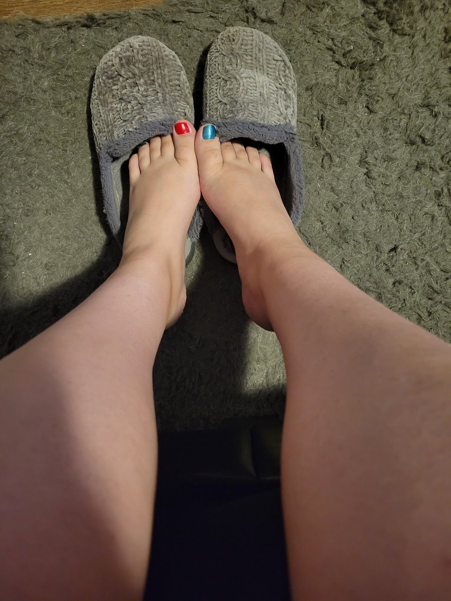 VenusJade444's tweet photo. It's feet Friday! 😉👅Dm for cashtag #feet #feetpicsforsales #feetworship #feetinyourface #feetfinder https://t.co/YYrT6acJZ6