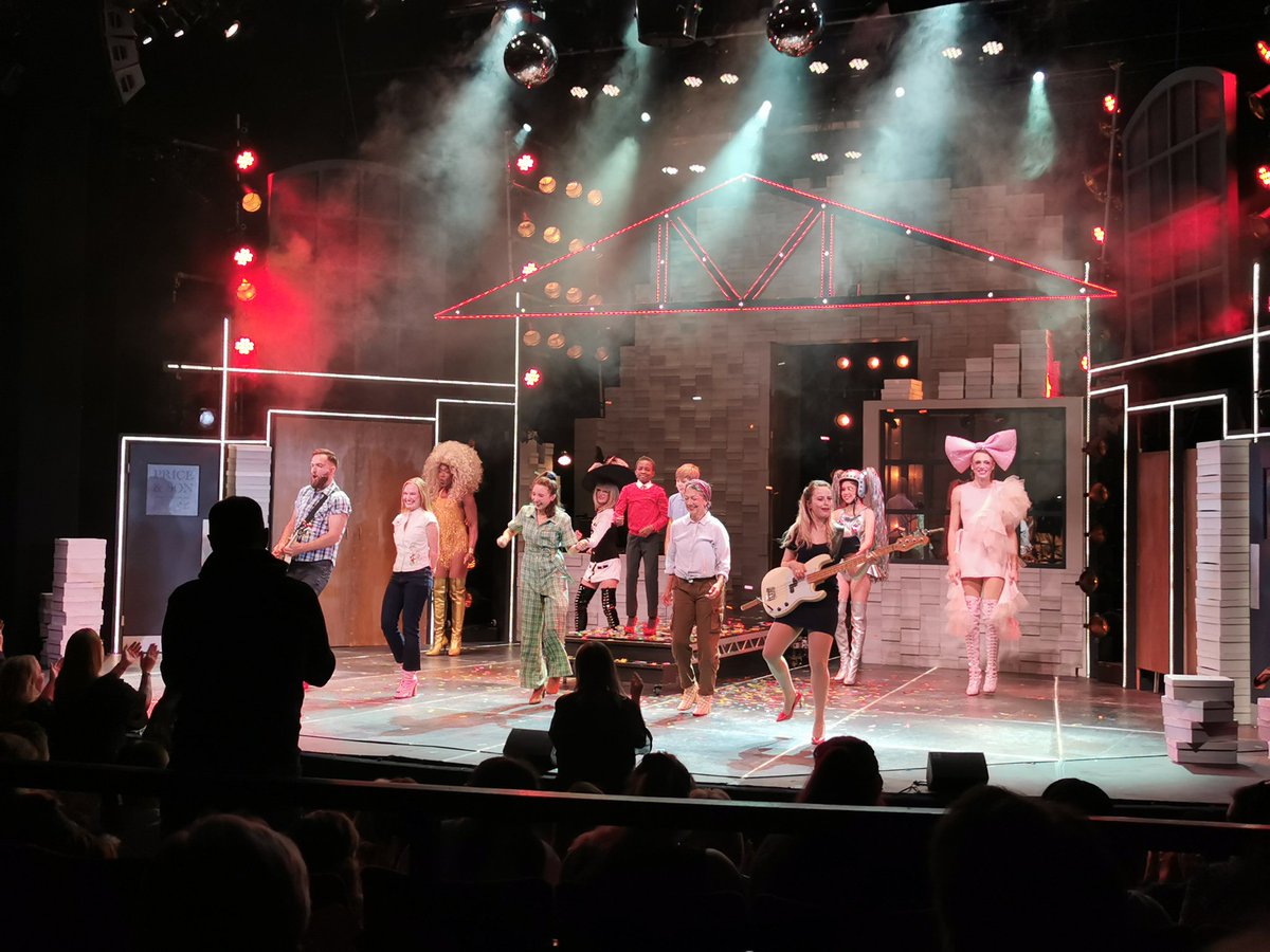 Kinky Boots - The Musical. <a href="/QueensTheatreH/">Queen's Theatre Hornchurch</a> is a 'huge-hearted hit of a musical', hilariously high heeled, an ultimate feel-good experience. Jay Anderson, <a href="/whoskeanu/">K3anu</a> @willarundell @mattcorner @aruhangalieva &amp; all the cast are so so brilliant. Go, see, enjoy, have fun #ChapmanJS