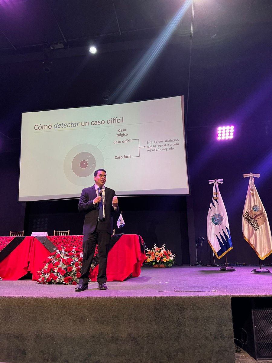 Hablando sobre "casos difíciles y Derecho Penal: cómo detectarlos, resolverlos y argumentarlos", en el conversatorio organizado por la Facultad de Postgrados de @SoyUSAC. Una experiencia muy bonita y enriquecedora.