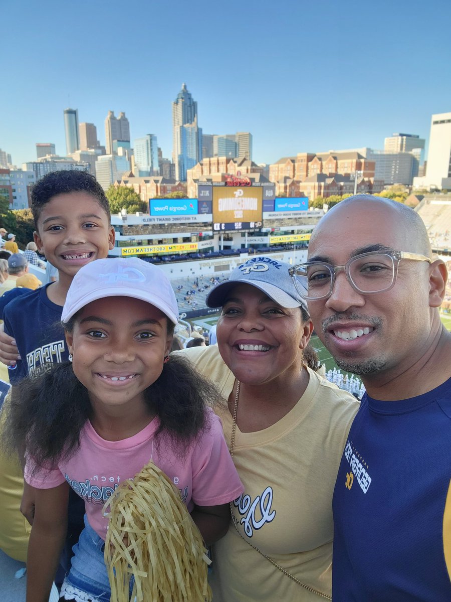 LizMHowell's tweet photo. @GeorgiaTech Homecoming 2022 https://t.co/GDZ35Sd0pa