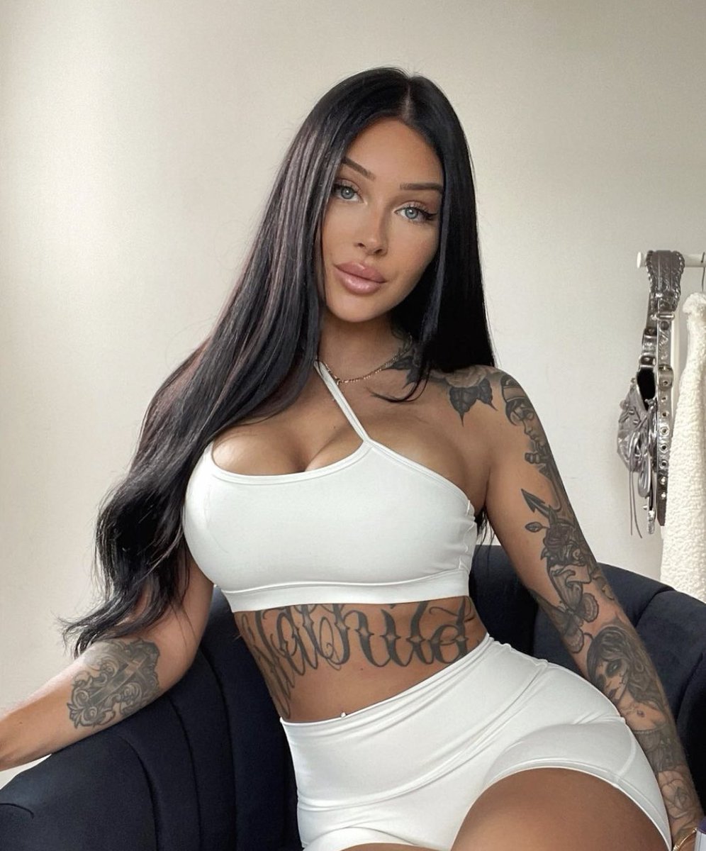 baddies on Twitter: "IG: valerie.c_ 🇨🇦"