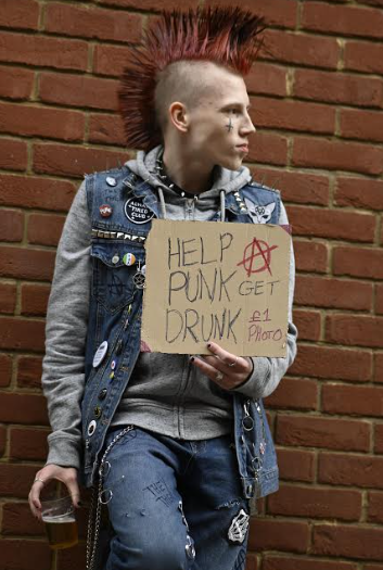 CommiePunk17's tweet photo. #HelpAPunkGetDrunk #Harrogate #HarrogateTown #Punk #Punkrocker #Anarchy https://t.co/WTjurNZWCS