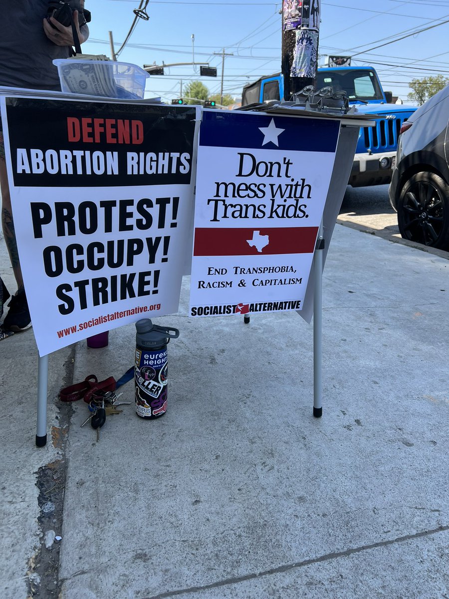 SocialistHTX's tweet photo. Today SA HTX had a mini day of action as we tabled at two different communities, and postered at UH for a counter protest against misogynist Matt Walsh’s speech on Thursday. If you want to get involved in fighting for a better, socialist world, then message us. https://t.co/xAerL6nk4c
