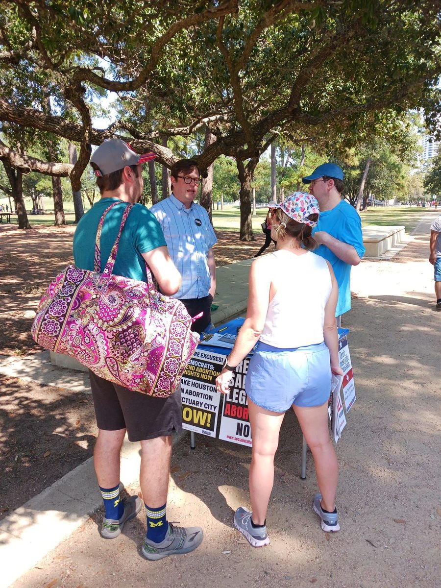 SocialistHTX's tweet photo. Today SA HTX had a mini day of action as we tabled at two different communities, and postered at UH for a counter protest against misogynist Matt Walsh’s speech on Thursday. If you want to get involved in fighting for a better, socialist world, then message us. https://t.co/xAerL6nk4c