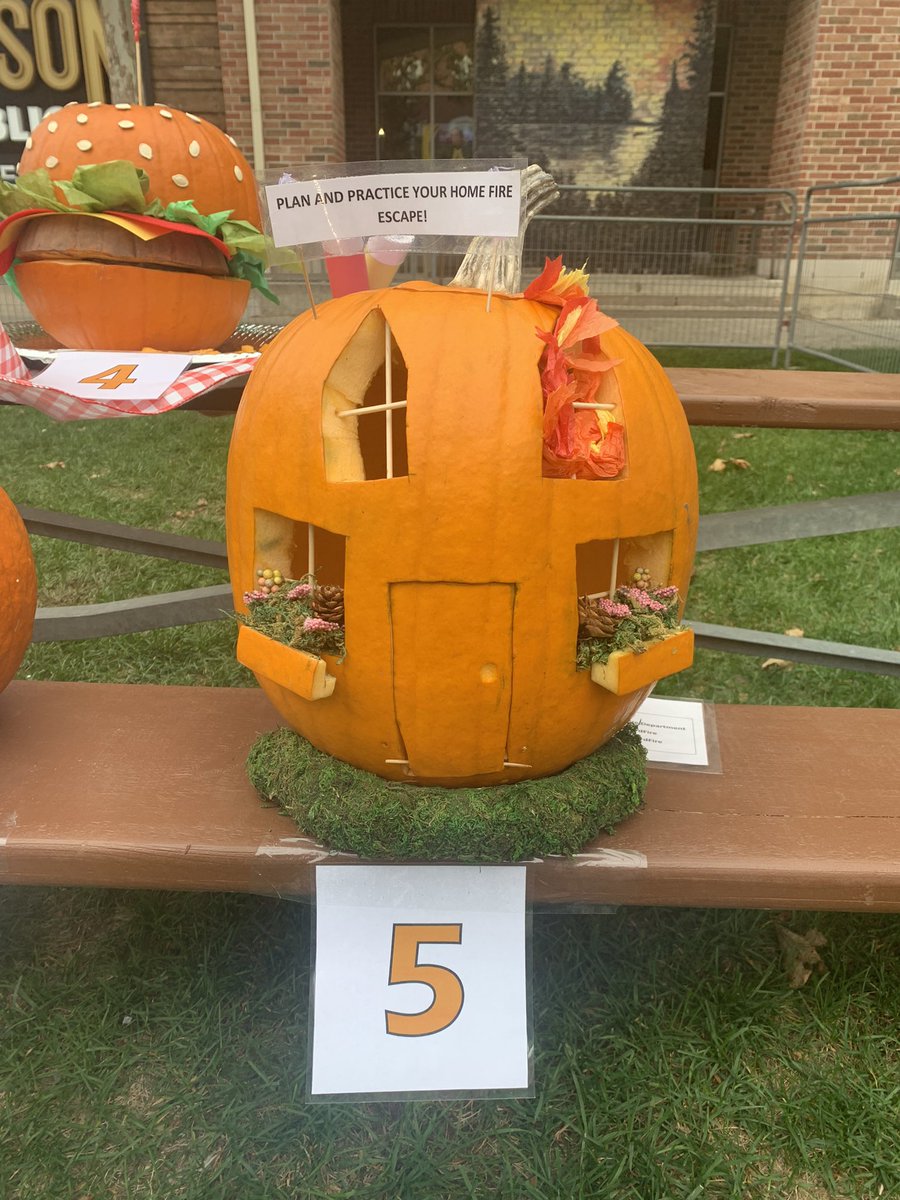 BrantfordFire's tweet photo. Thank-you to all who came out to trick-or-treat at Scare in the Square today! We loved seeing all of your costumes ๐ป
#ScareInTheSquare #Brantford #Community #TrickOrTreat #October #Fall #Event #Educate #EscapePlan #GetLowAndGo https://t.co/HThHVfIlNc
