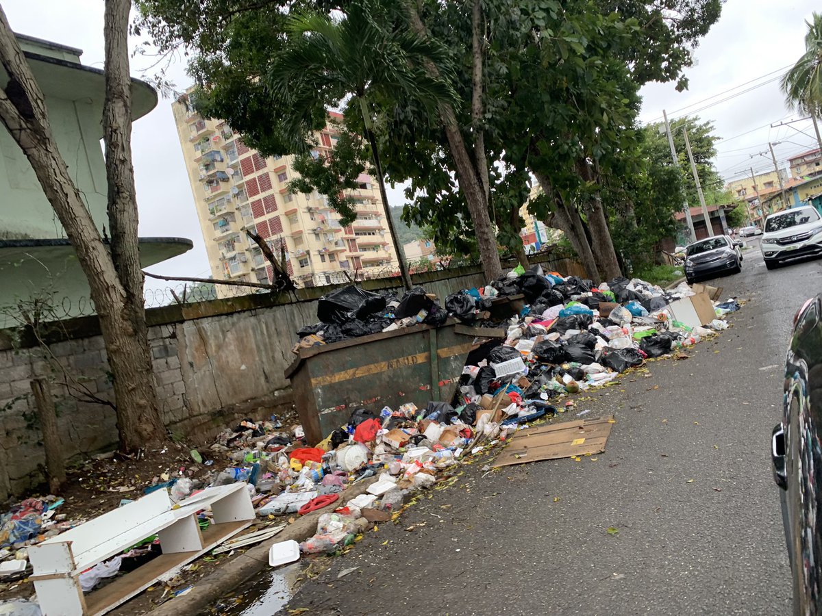 Denuncias_C3's tweet photo. Como esta la basura por todo Panamá y ellos haciendo politica… https://t.co/RecUJwMJiR