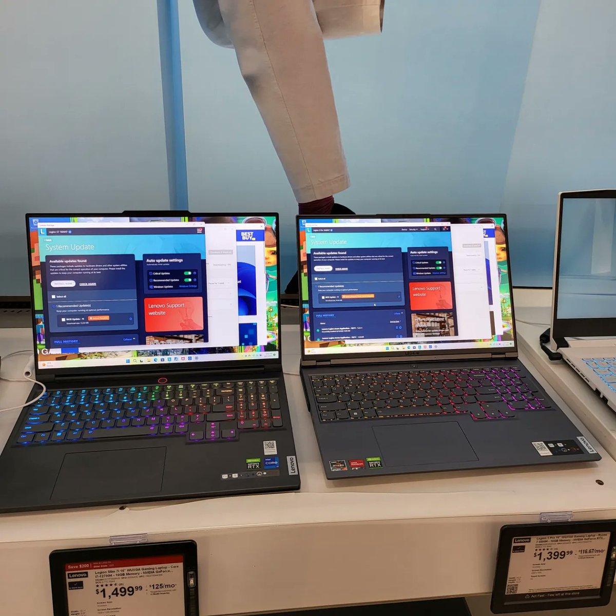LenovoBeast's tweet photo. Downtime turned into update time! Almost every laptop needed a BIOS update. #premiumstars#wearelenovo https://t.co/HE16VF7p9g