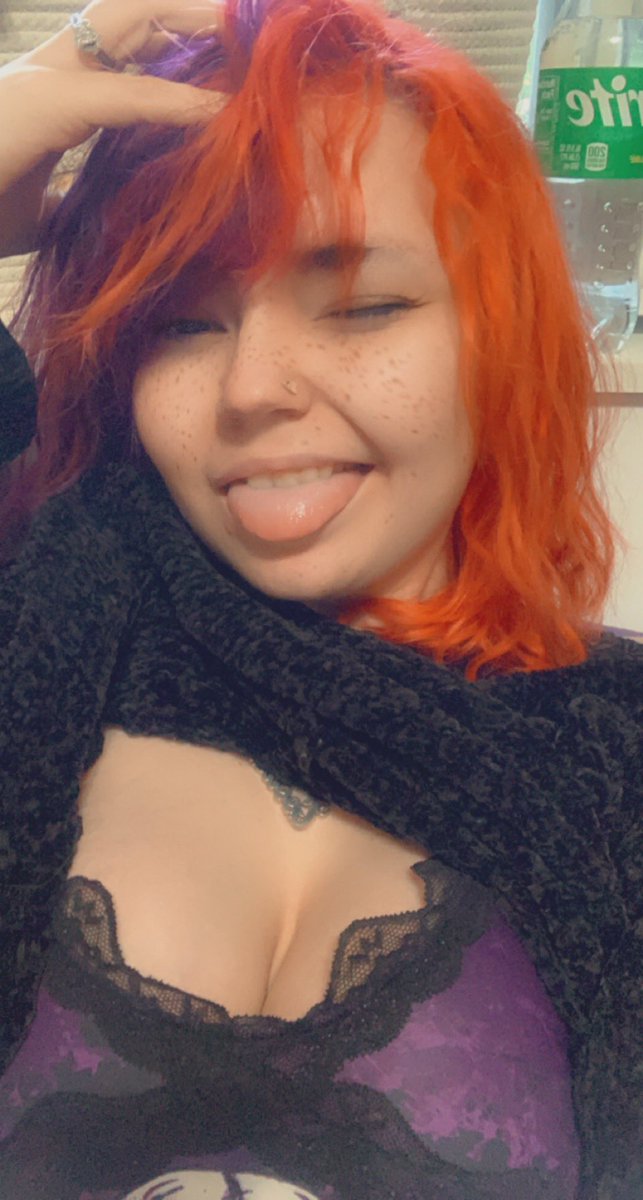 Hentai-sama on Twitter: "RT @plushiesuccubus: Post shower peek"