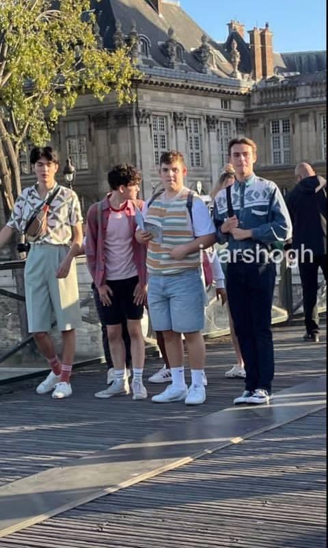 HeartstopperF_P's tweet photo. Las grabaciones de Heartstopper han concluido en París. 

#Heartstopper #HeartstopperNetflix 
#HeartstopperSeason2 https://t.co/sS24HJe84t