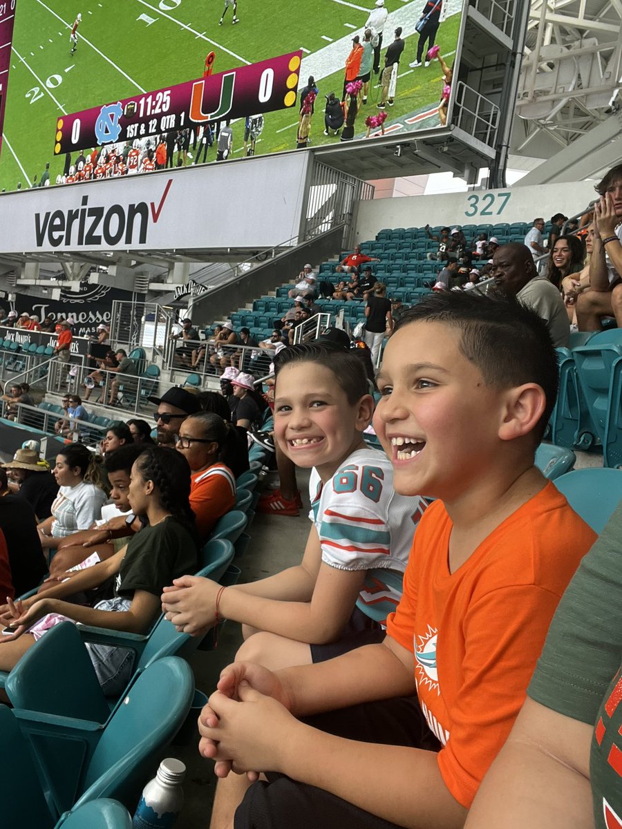 MariaAreas_'s tweet photo. 🙌🏼 @univmiami @CanesFootball @adidasfootball https://t.co/0rDgDsH2Dl