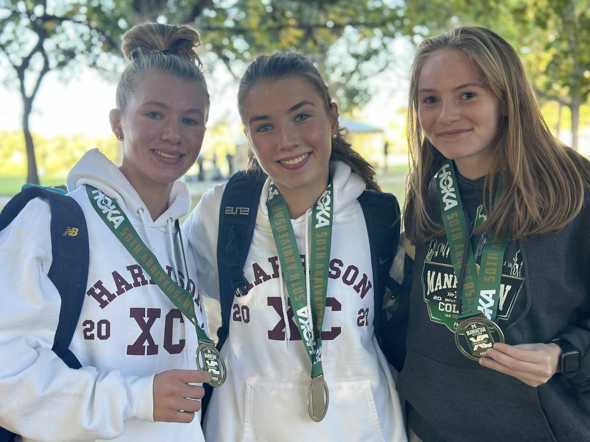 HHS_Husky_XC's tweet photo. Some highlights from the Manhattan Invitational - biggest XC race in the northeast! We took home some hardware and had lots of course PRs!
@htown_huskies https://t.co/bfhkBDmuW9