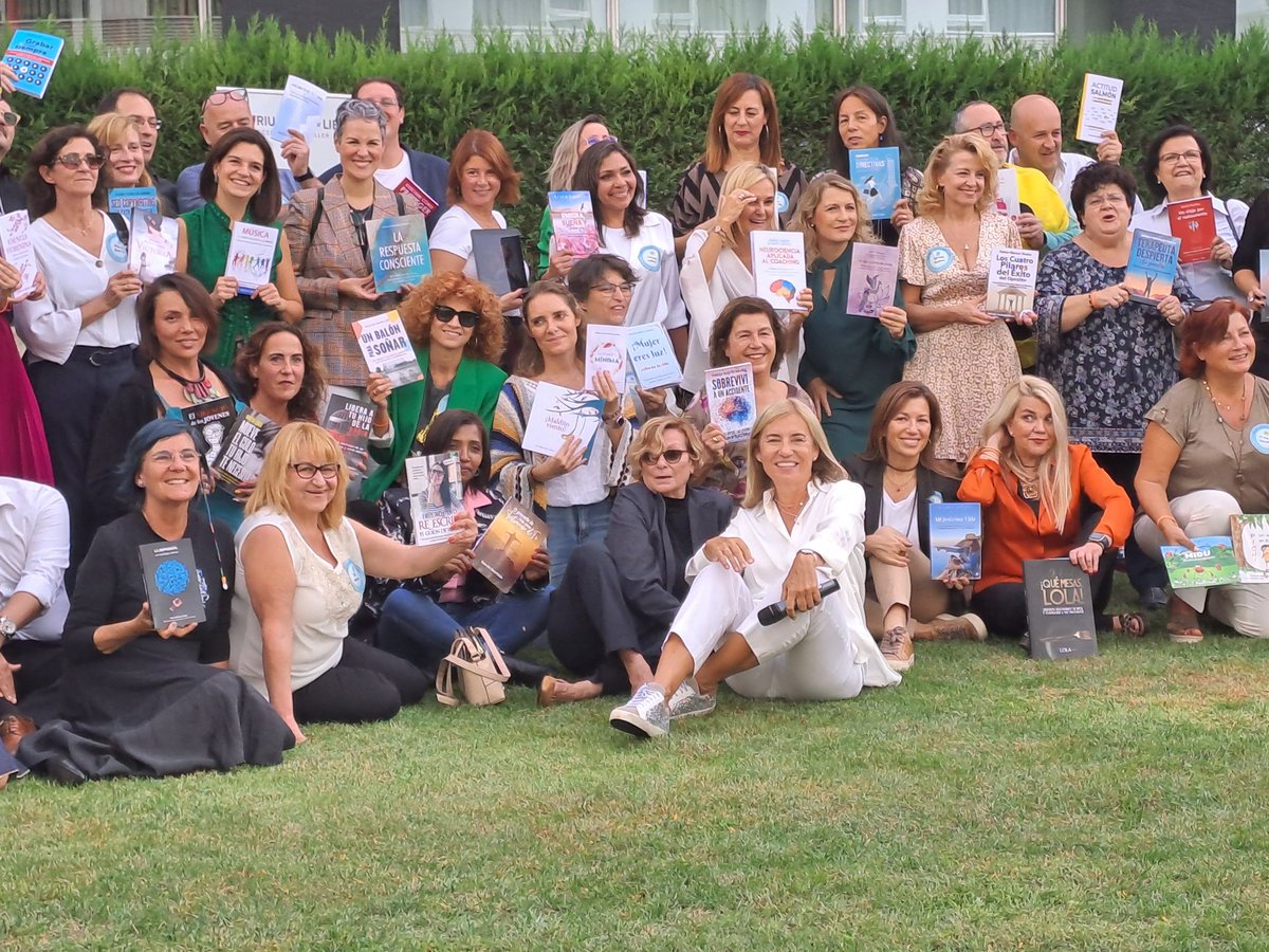 lauravilla67's tweet photo. Muchas gracias @nietoana
por tu invitación al evento, para poder ayudar a autores y autoras de "Triunfa con tu libro" a difundir sus 📚 en los medios de comunicación.
#triunfacontulibro #LibrosRecomendados
#libro #promocioneditorial https://t.co/1UAqW9lomQ