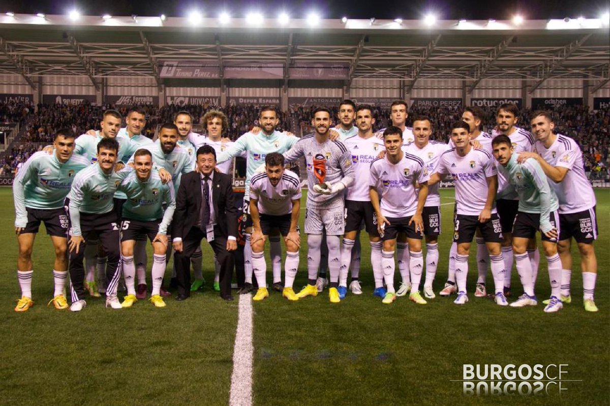 Unai3Elge's tweet photo. EQUIPAZO. Orgullo.
Mucho trabajo detrás.
PLANTÍO a reventar.
⚔️🛡️🔒🤍🖤

Que más se puede pedir?
Vamos por más!!
@Burgos_CF https://t.co/NMfi2tGW0y
