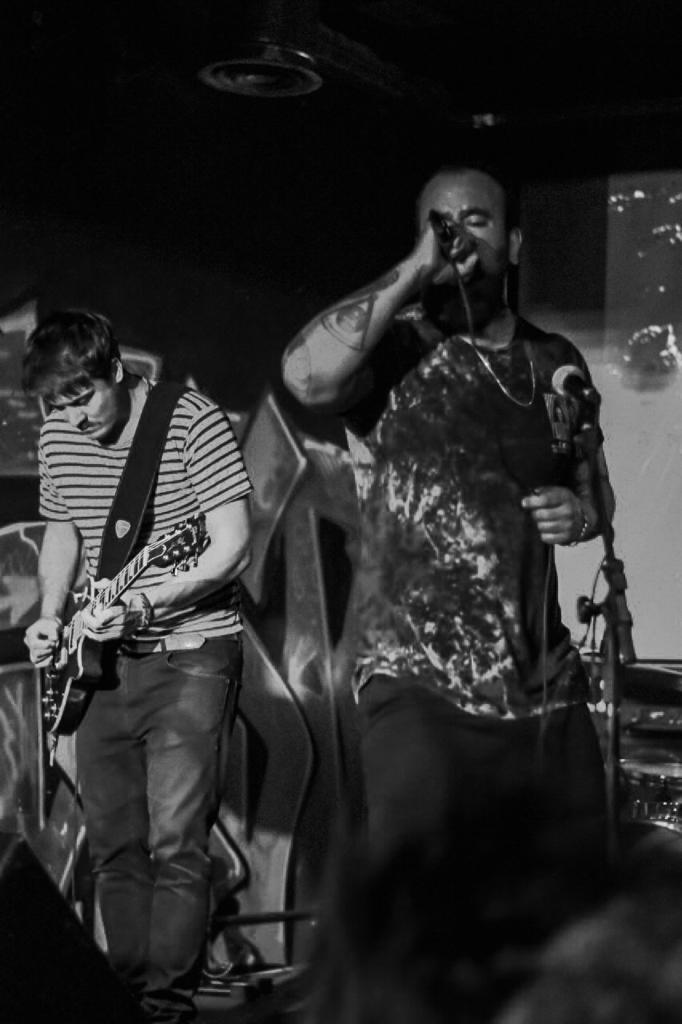 Furgonautas's tweet photo. ⚡️¡GRACIAS!⚡️

Hermosa noche internacional junto a @killaniston y @sad_saturno desde México 🇲🇽 y Udyat 🇦🇷.

📷 siempre @cunadecuentos2 🥰

⚠️ Próximo show: Sábado 5 de noviembre en Vadenuevo junto a F.A.N y Mermelada Cosmica. Pronto toda la data. https://t.co/7HAhPXRAAX
