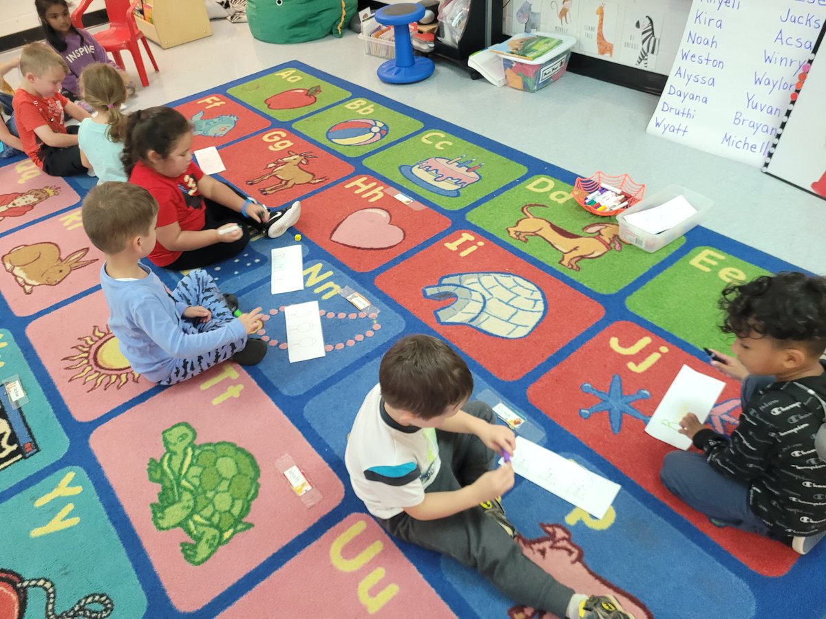 MsSarahPreKCMES's tweet photo. Bubble gum math paired work. Students took turns rolling a dice to our favorite bubble gum poem, subitizing, counting with one to one correspondence and recording their answers on their own bubble gum machines. #ROAR @CMESLions https://t.co/lAFPSbec0H