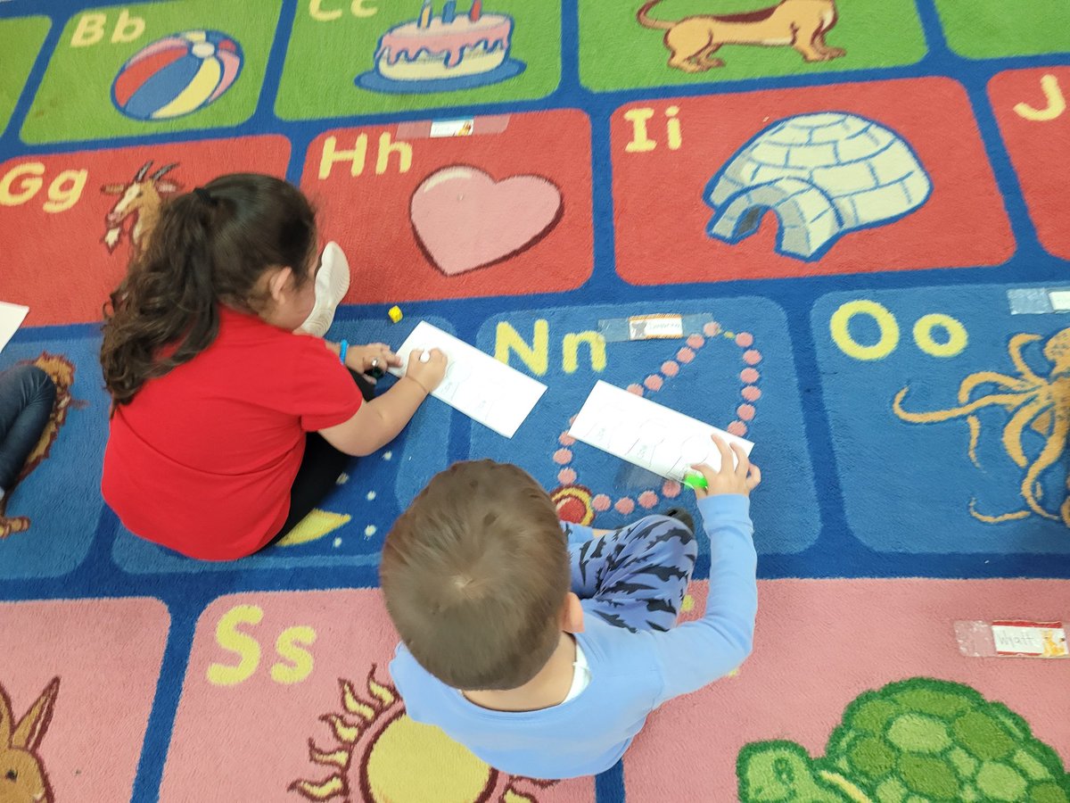 MsSarahPreKCMES's tweet photo. Bubble gum math paired work. Students took turns rolling a dice to our favorite bubble gum poem, subitizing, counting with one to one correspondence and recording their answers on their own bubble gum machines. #ROAR @CMESLions https://t.co/lAFPSbec0H