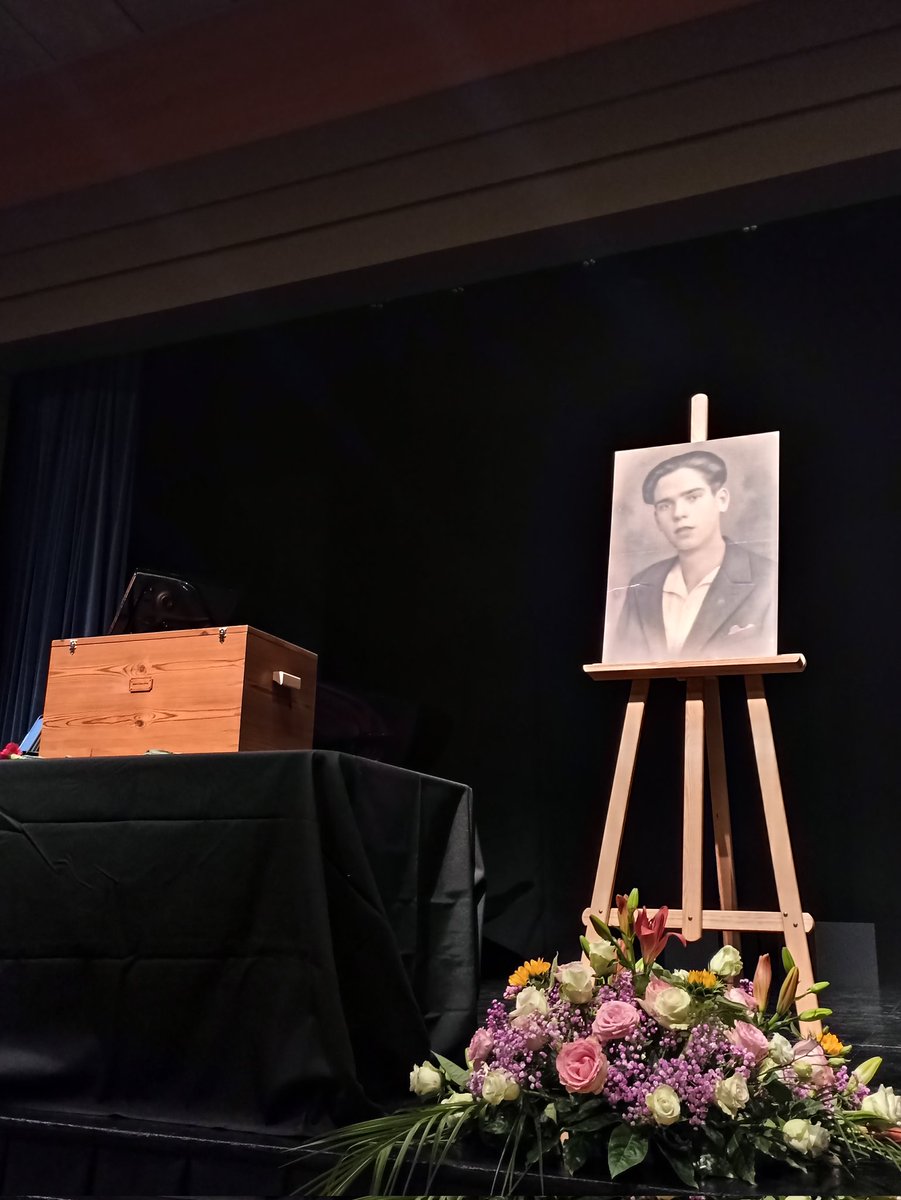 LluisApesteguia's tweet photo. Avui ens hem emocionat amb dos actes de justícia. Primer amb el retorn de Jaume Ordinas Arrom a Alaró, el seu poble, d'on els feixistes se l'endugueren l'agost de 1936. Després a Selva, a l'homenatge i record de l'estimat Joan Lacomba, rodejat dels seus lacombians. https://t.co/kWuBL0ZXNp