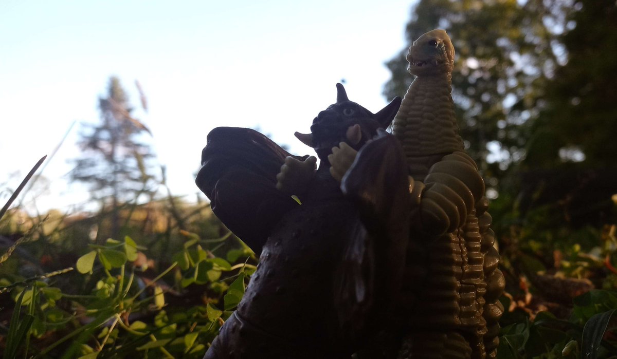 MoonShark4's tweet photo. Red King vs Chandlar
#Ultraman #RedKing #Chandlar #ウルトラマン #レッドキング #チャンドラー https://t.co/i1ctvRutHE