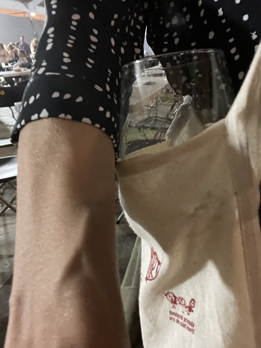 HenarCasal's tweet photo. Ni tan malament… gaudint dels vins i Caves de la Terra, amb bossa i tot. 😁 #Martorell #ViMart #Roser2022 https://t.co/xKFOIWljdy