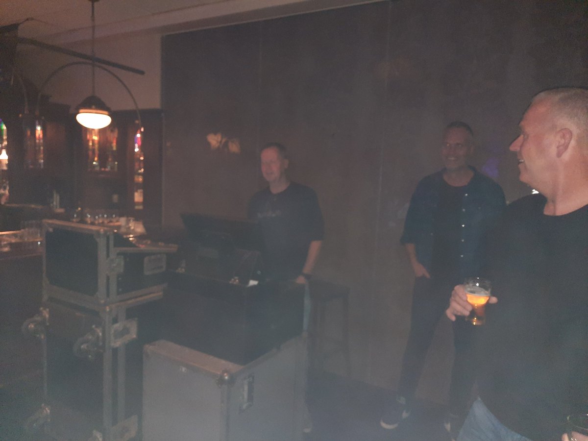 NicoAltena79's tweet photo. @EddyHankamp66 achter de knoppen bij headbangersball geesteren? https://t.co/0VoMRK4fOQ