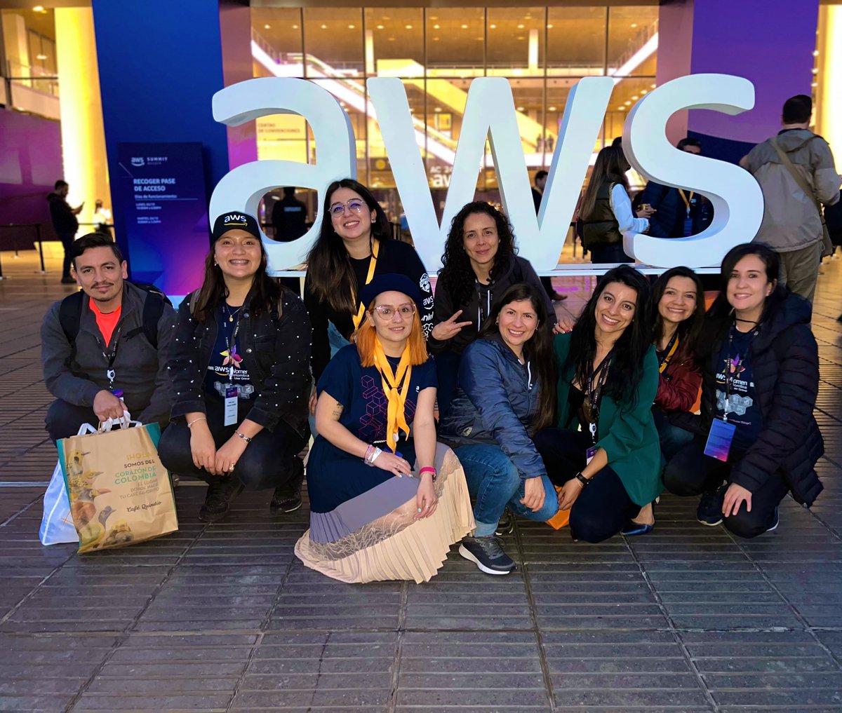 SaryLibreros's tweet image. Comunidad @awswomencol presente en el AWS Summit Bogotá ☁️

Un espacio lleno de alegrías, oportunidades, amigos y reencuentros. Lo repetiría mil veces más!!🚀✨

Gracias Comunidad🤍

#AmazonWebServices #aws #awssummit2022 #awssummitbogota #AWSWomenCol