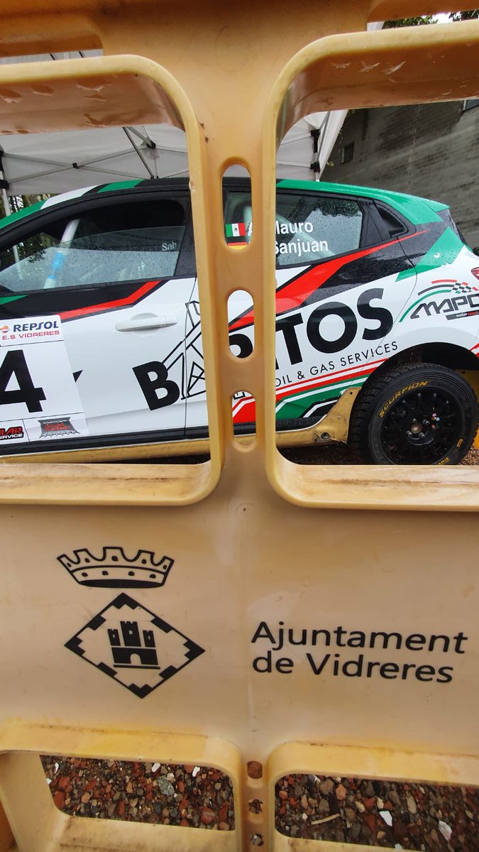 jordi_camps's tweet photo. 🏆 Entrega de premis del https://t.co/9pTVaT3b2G de terra de #vidreres
🌦 Tot i la #meteorologia unes 1000 persones han estat ens els diversos trams.
#motorsport #rally #peuabaix #racing #aneumassatibats #wrc #motor https://t.co/kVpDICcWmv