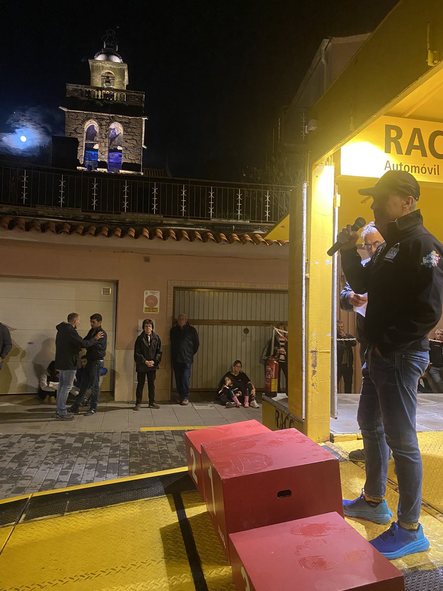 jordi_camps's tweet photo. 🏆 Entrega de premis del https://t.co/9pTVaT3b2G de terra de #vidreres
🌦 Tot i la #meteorologia unes 1000 persones han estat ens els diversos trams.
#motorsport #rally #peuabaix #racing #aneumassatibats #wrc #motor https://t.co/kVpDICcWmv