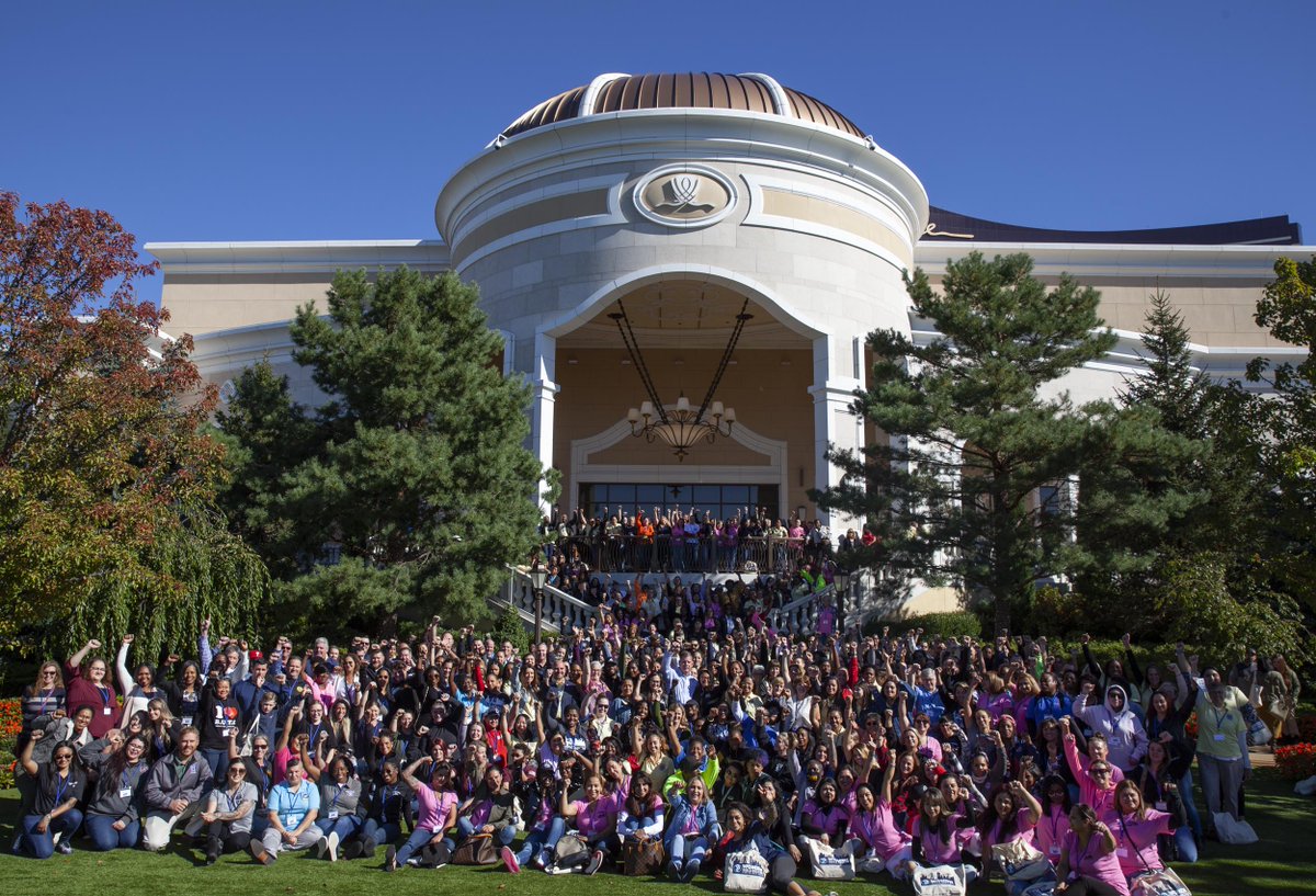 Over 700 union trades sisters showed up in force for #WomenBuildBoston. Boston is a union city – we’re proud to be building our skyline and our labor movement with thousands of our sisters right here at home. #1u #mapoli