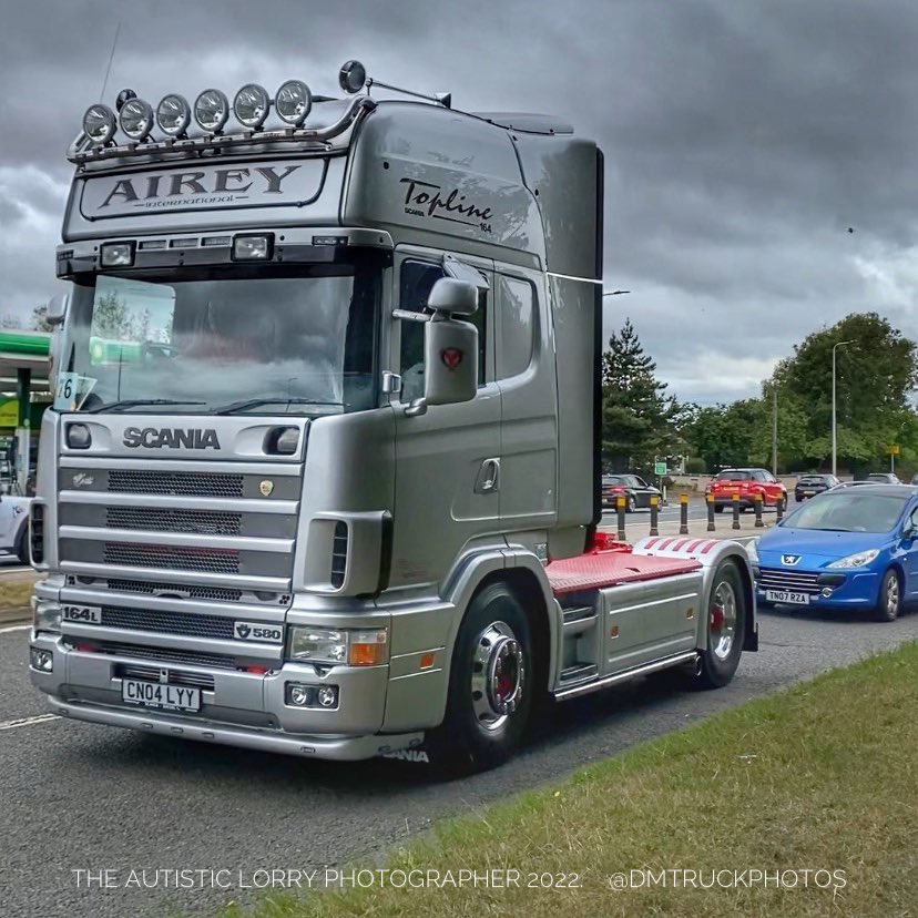 DMTruckPhotos's tweet photo. Airey’s 164L 580 V8 Topline is probably up there with classiest 4 series Scanias at @Truckfest_Live
@ScaniaUK @keltruck @ScaniaGroup @truckingmag @TrucknDriver @Comm_Motor
#ScaniaV8 #ScaniaTopline https://t.co/lGin0r90Db