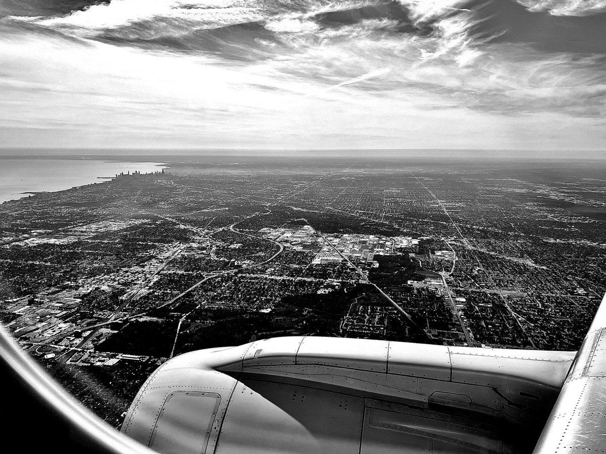 ballardstudio's tweet photo. @mlyonphotos Chicago from above. https://t.co/8Gi40w7Hlv