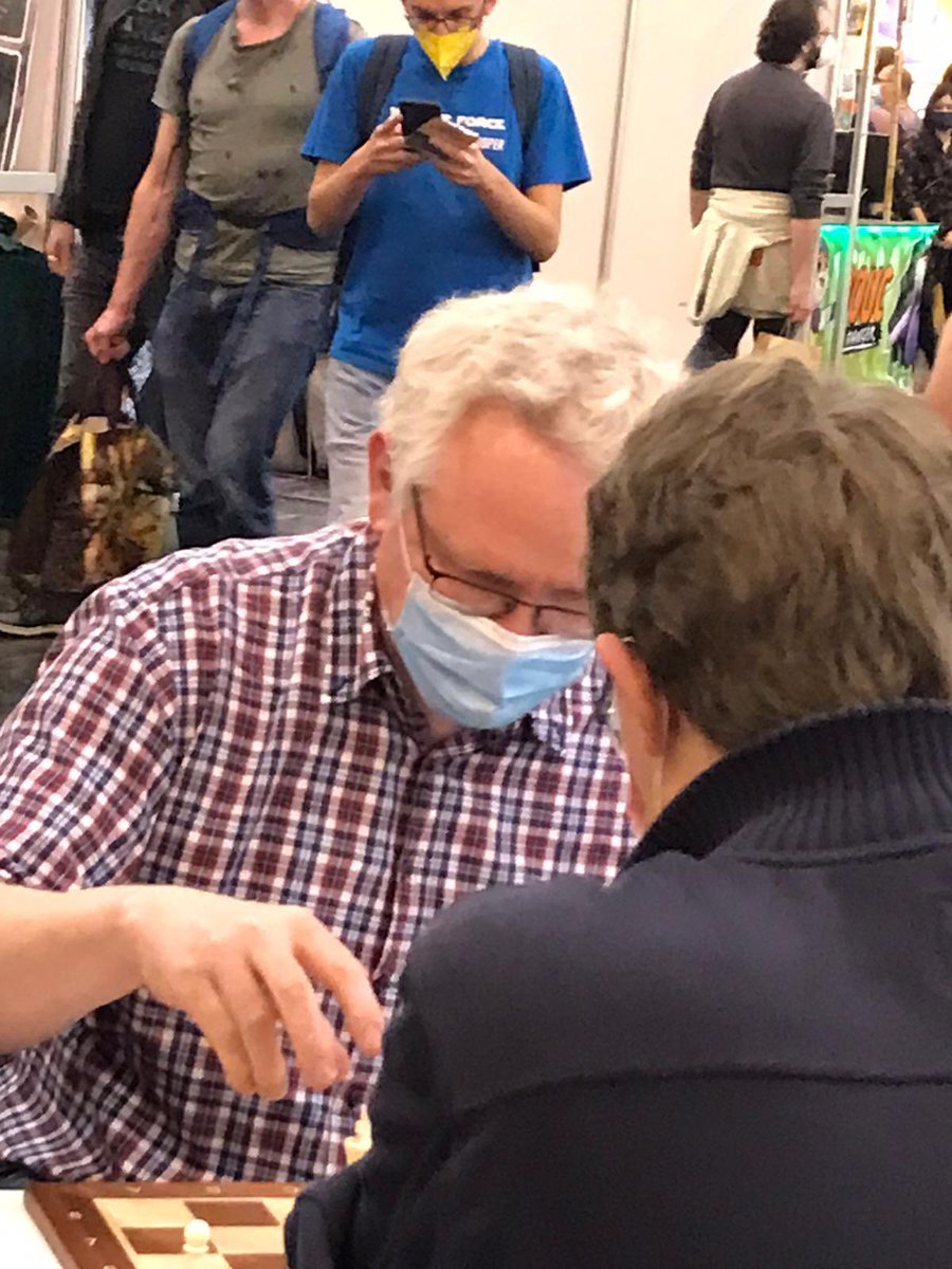 J_Werner01's tweet photo. Toller Stand der @SJNRW auf der #Spiel2022 in Essen! Mit +5, -3 und einem Remis habe ich mich beim Bullet ordentlich geschlagen 😉 https://t.co/GRqNDqRI0Z