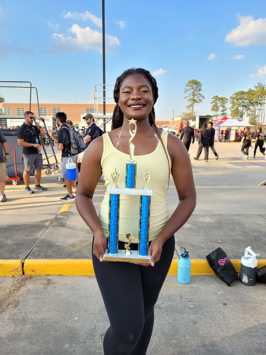 KamTheEducator's tweet photo. Co-captain Ellie is all smiles! LPHS Colorguard's hard work has paid off. FIRST place overall divisions in today's Channelview Marching Band Competition (awesome directors are over her right should in the background π)π§‘ π€ #chooselp #guardmom #bandmom https://t.co/XRQQdxwm7M