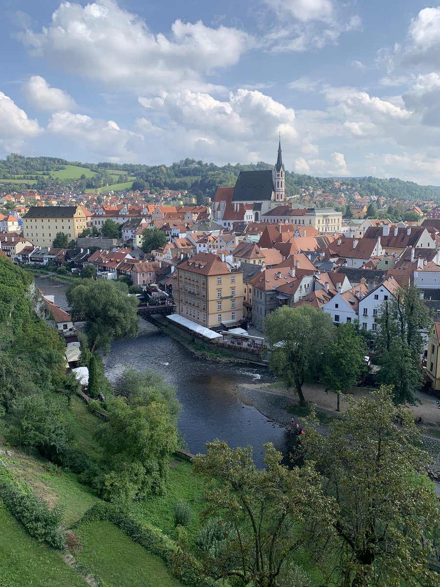 BarwariJasim's tweet photo. Cesky Krumlov, the little jewel box of a city in southern Bohemia. The town has remained unchanged since the 14th century https://t.co/eYYCRXtJSy